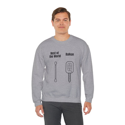 Lustiges Sweatshirt mit Rundhalsausschnitt und Balkan-Motiv